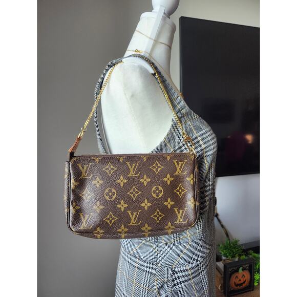 Louis Vuitton Pochette Accessoires Monogram Canvas Shoulder Bag Vintage LV - Picture 3 of 15